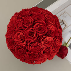 Bouquet of 36 preserved red roses.